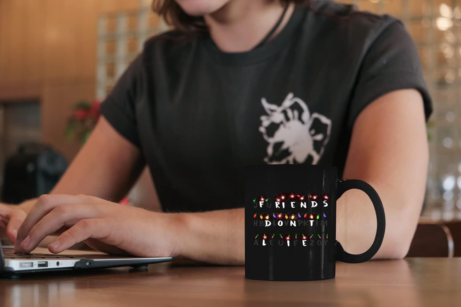 Stranger Things - Mug magique morphing Friend's Don't Lie en céramique 311,8 – Image 5