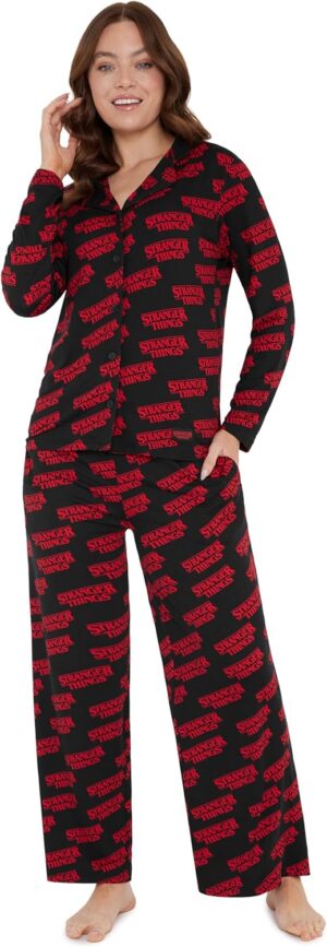 Pyjama Stranger Things femme et ado fille avec chemise boutonnée et pantalon assorti