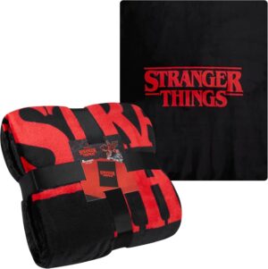Plaid polaire Stranger Things rouge 150 x 130 cm