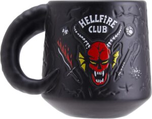 Tasse Stranger Things Hellfire Club en céramique embossée 400 ml