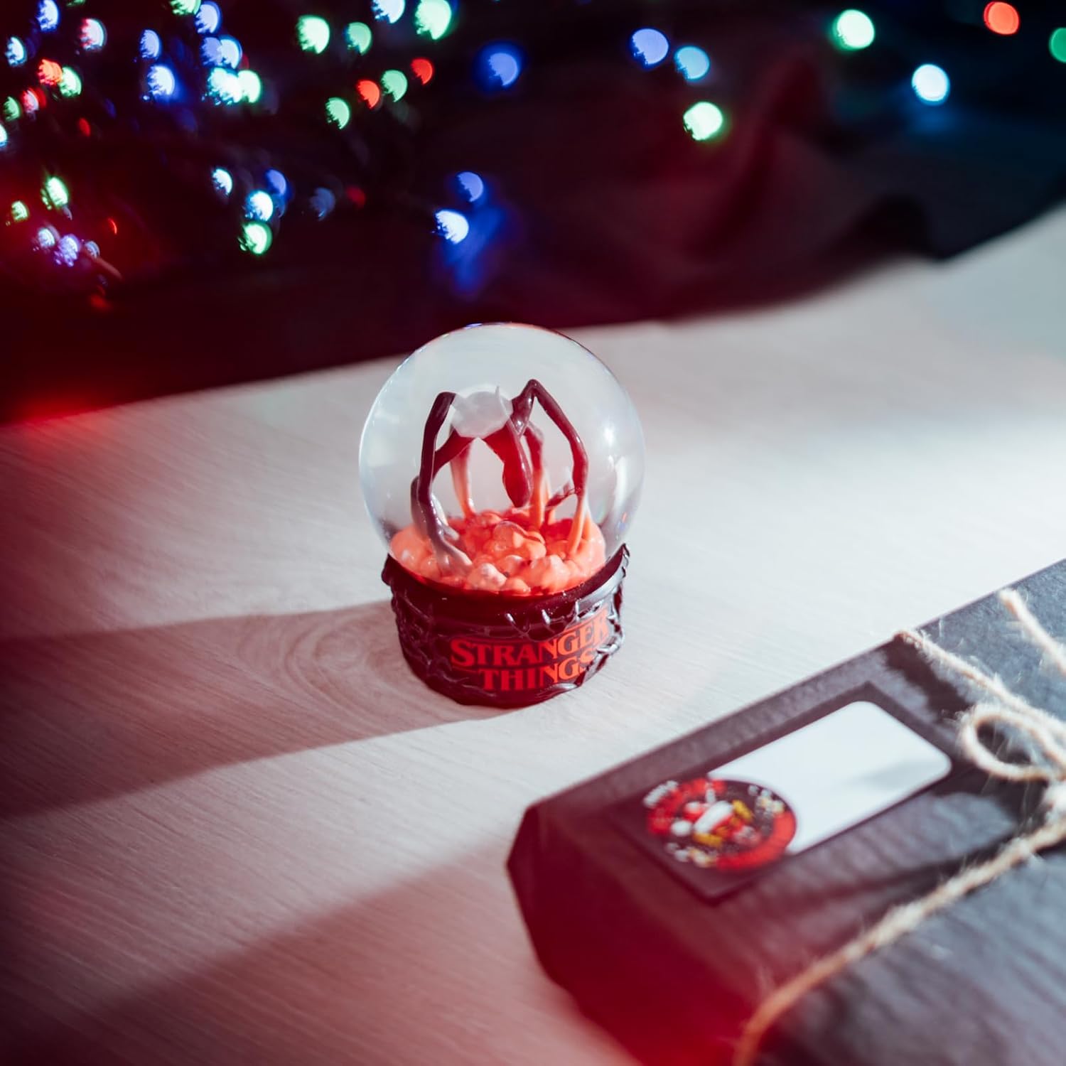 Boule à neige Mind Flayer Stranger Things en résine et verre – Image 3