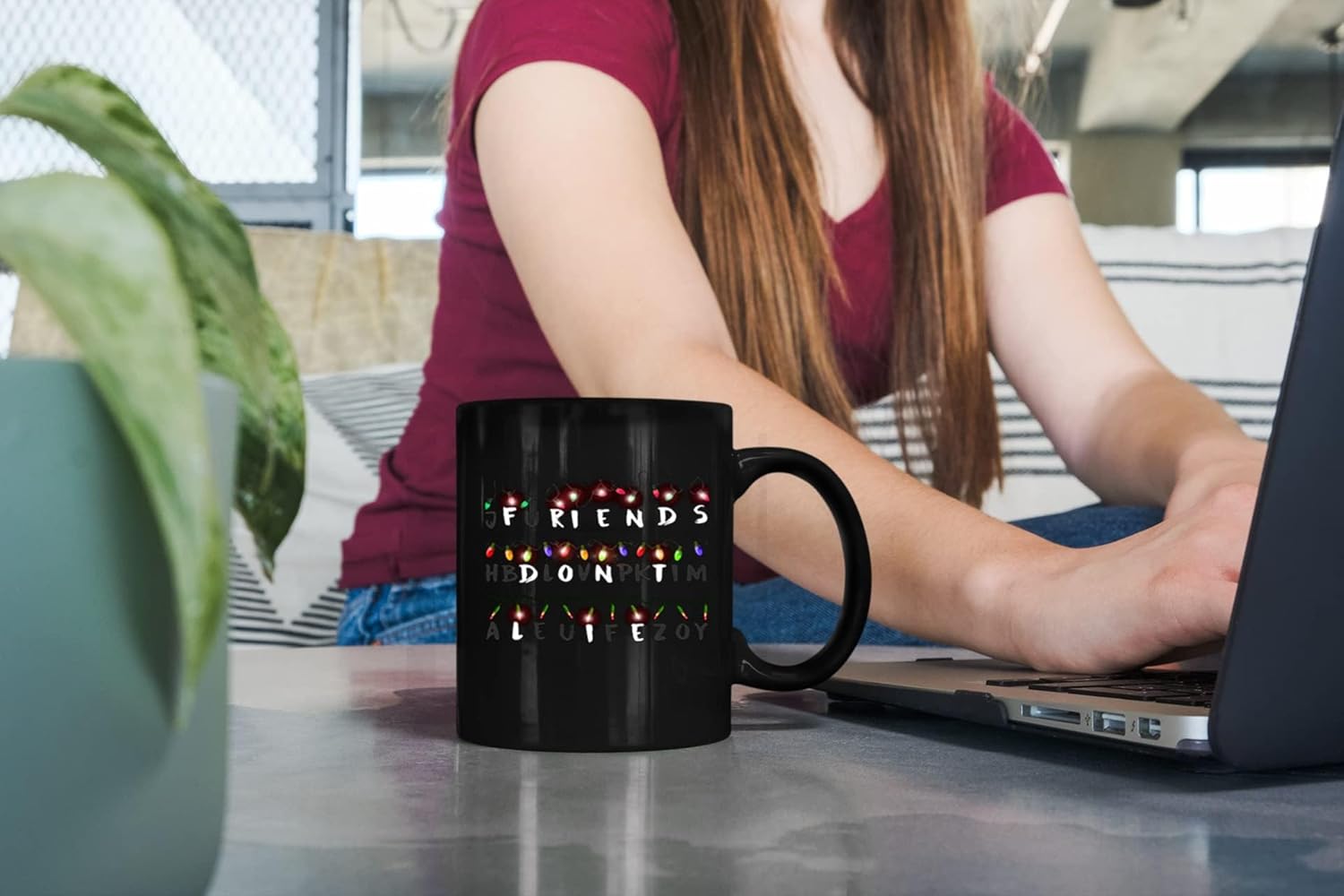 Stranger Things - Mug magique morphing Friend's Don't Lie en céramique 311,8 – Image 4