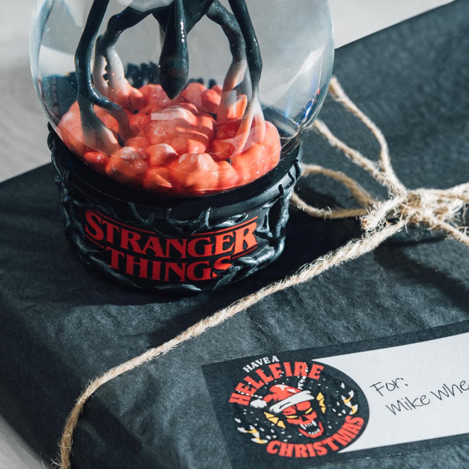 Boule à neige Mind Flayer Stranger Things en résine et verre – Image 5
