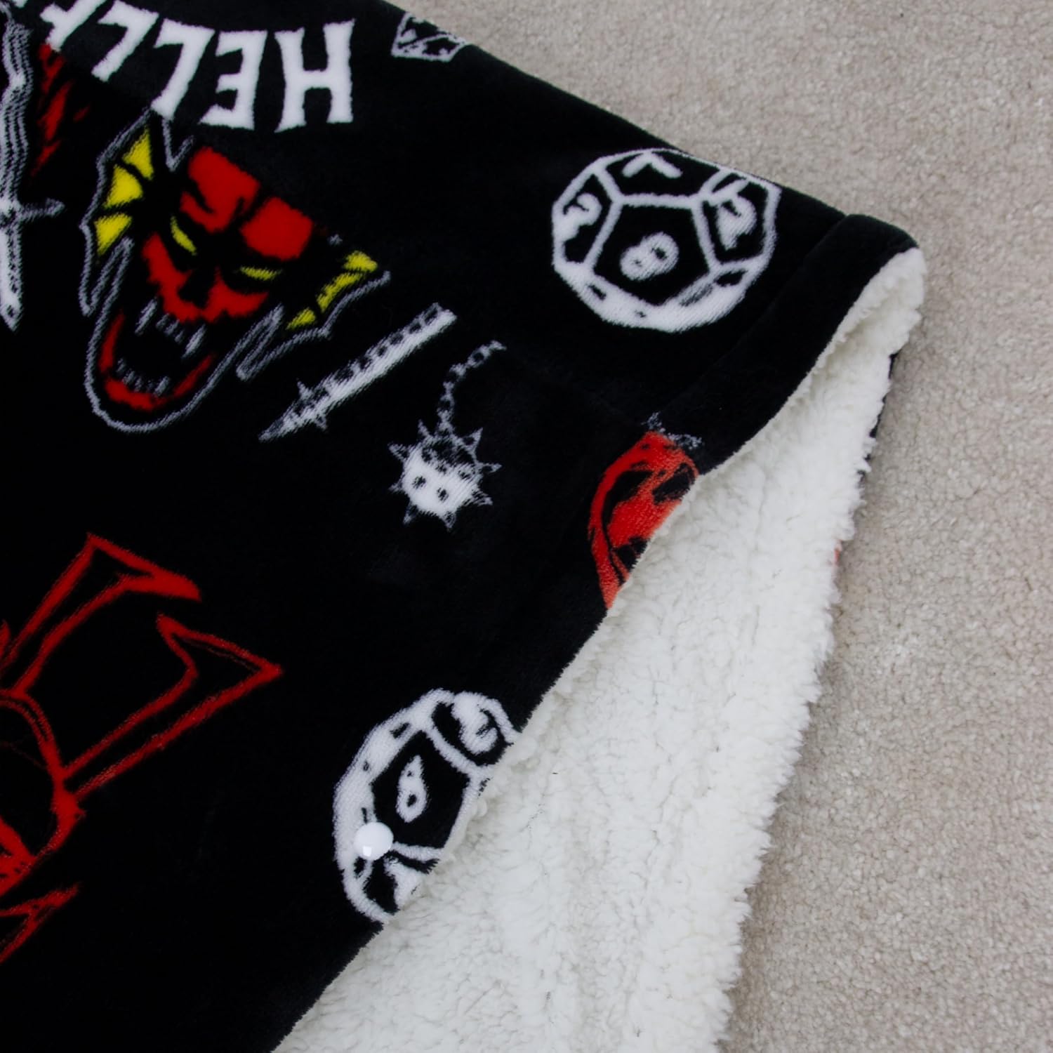 Poncho à capuche Stranger Things Demagorgon en polaire sherpa – Image 5