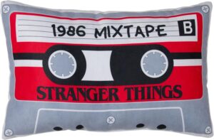 Coussin réversible Stranger Things motif cassette super doux