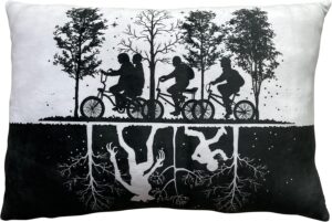 Coussin noir Stranger Things Bike&Demogorgon 55