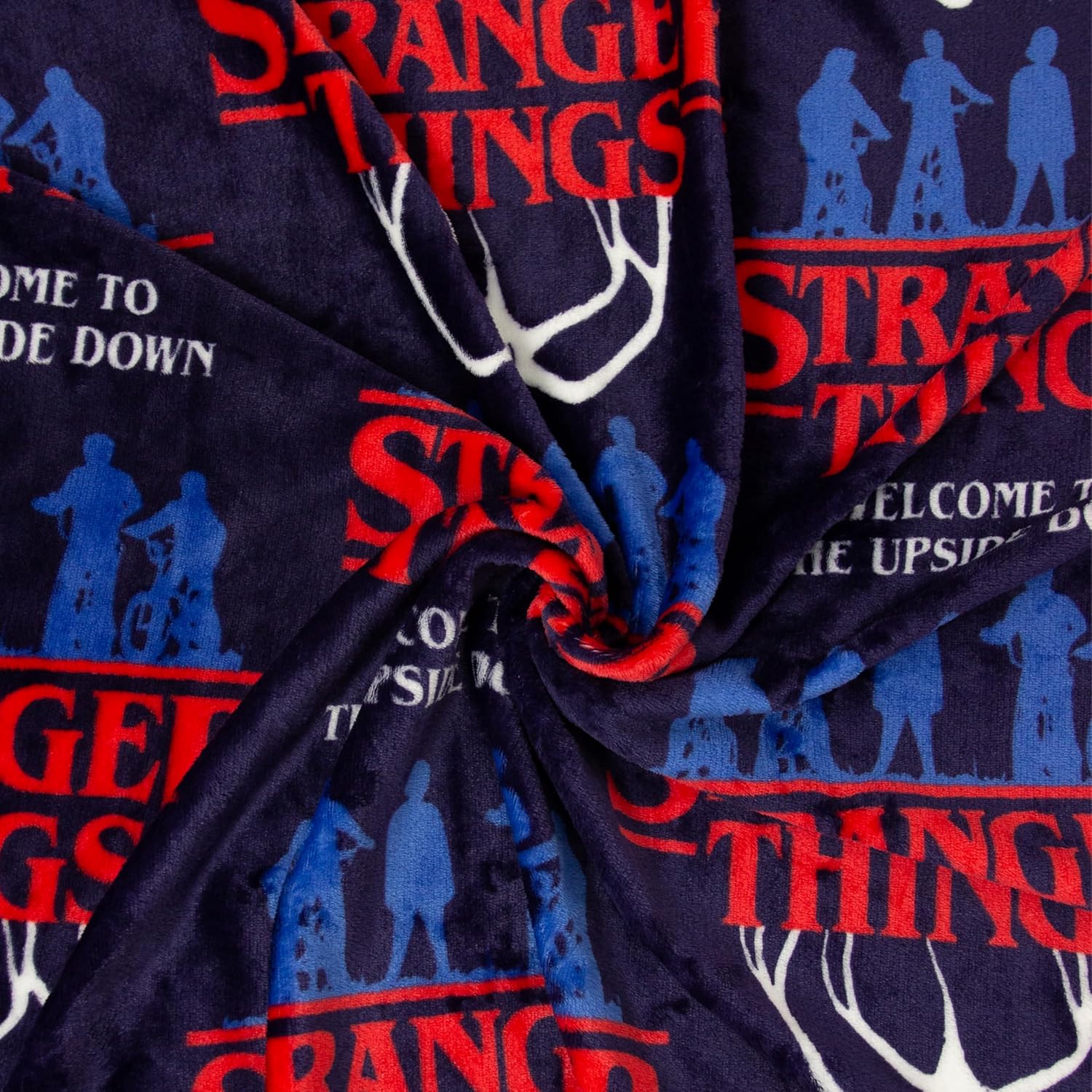 Couverture polaire Stranger Things bleu 100 x 150cm – Image 7