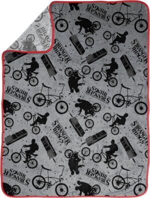 Plaid gris Bike Stranger Things moelleux 117 x 152 cm