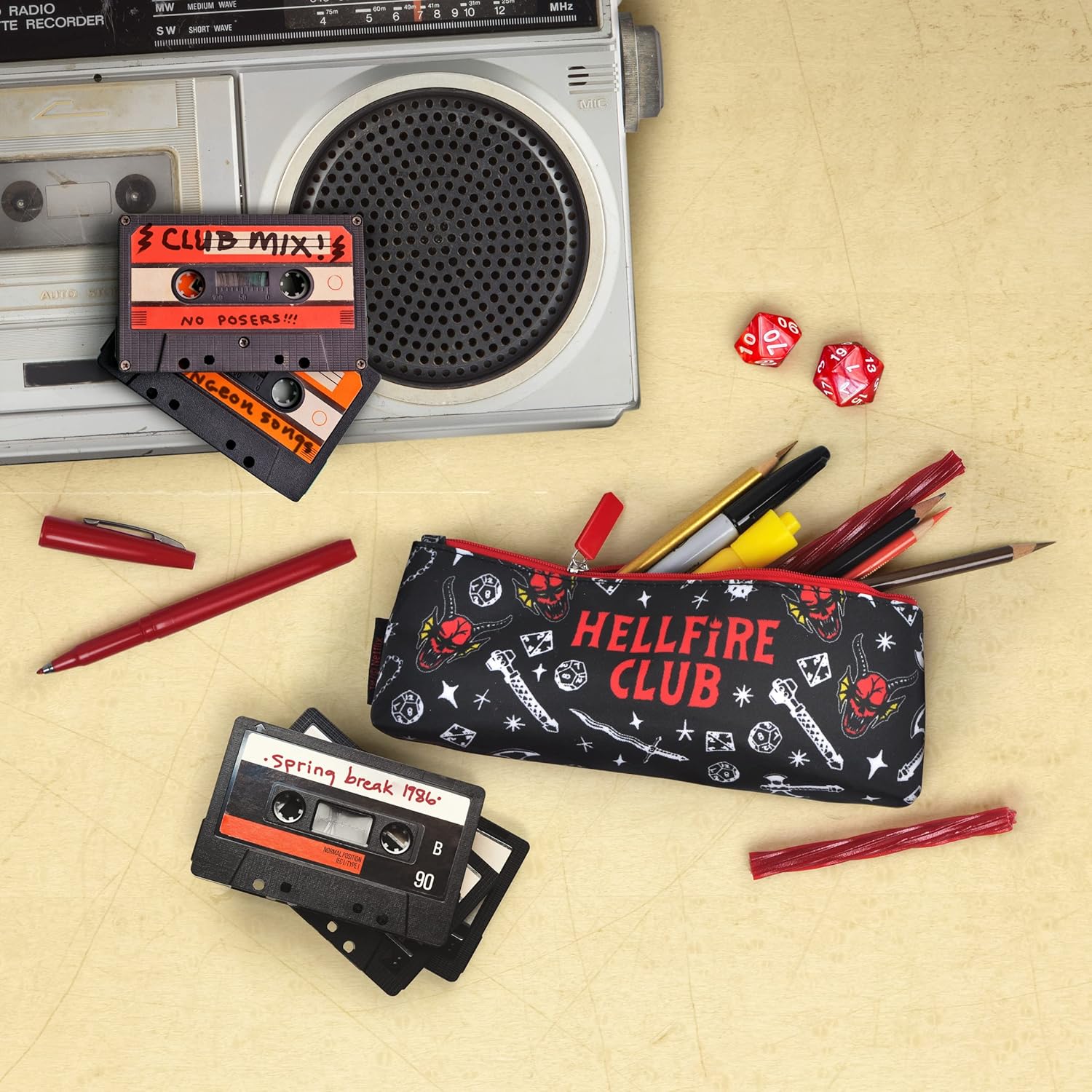 Pochette pour accessoires Stranger Things Hellfire Club multicolore – Image 3